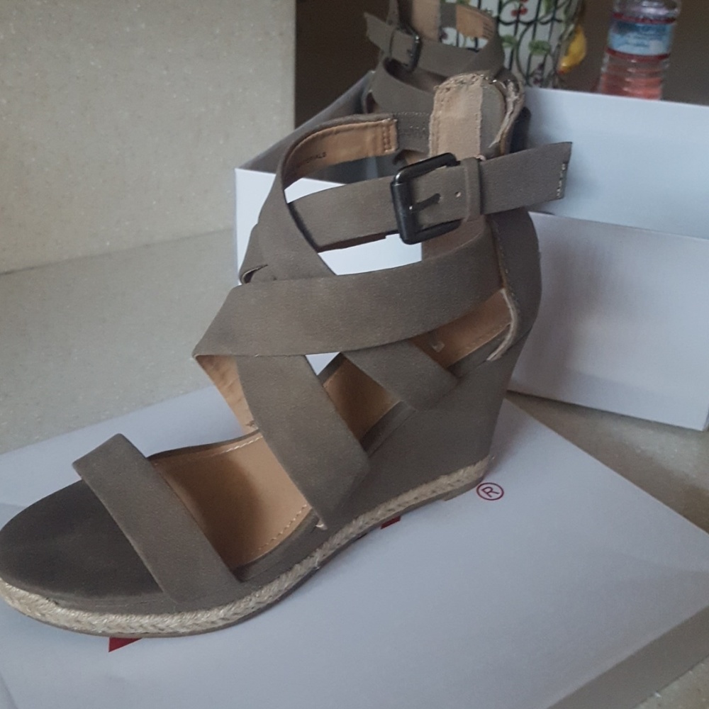 Shoes - Picture 2 of 2
